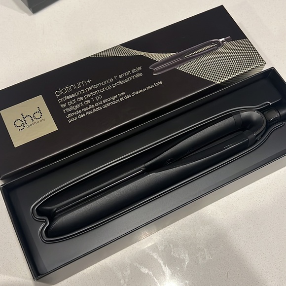 Brand New GHD Platinum+ Styler 1” Flat Iron - Picture 2 of 2